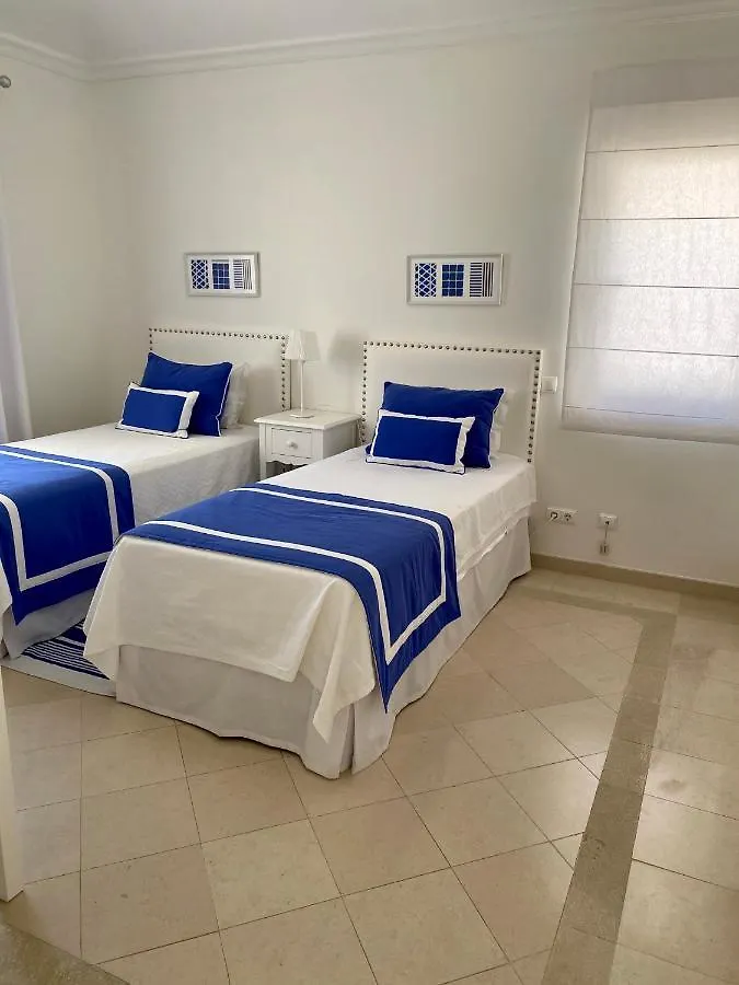 Beautiful Apartment For Rent In Quinta Do Lago With Excellent Resort Facilities Close To Lake And Beach.